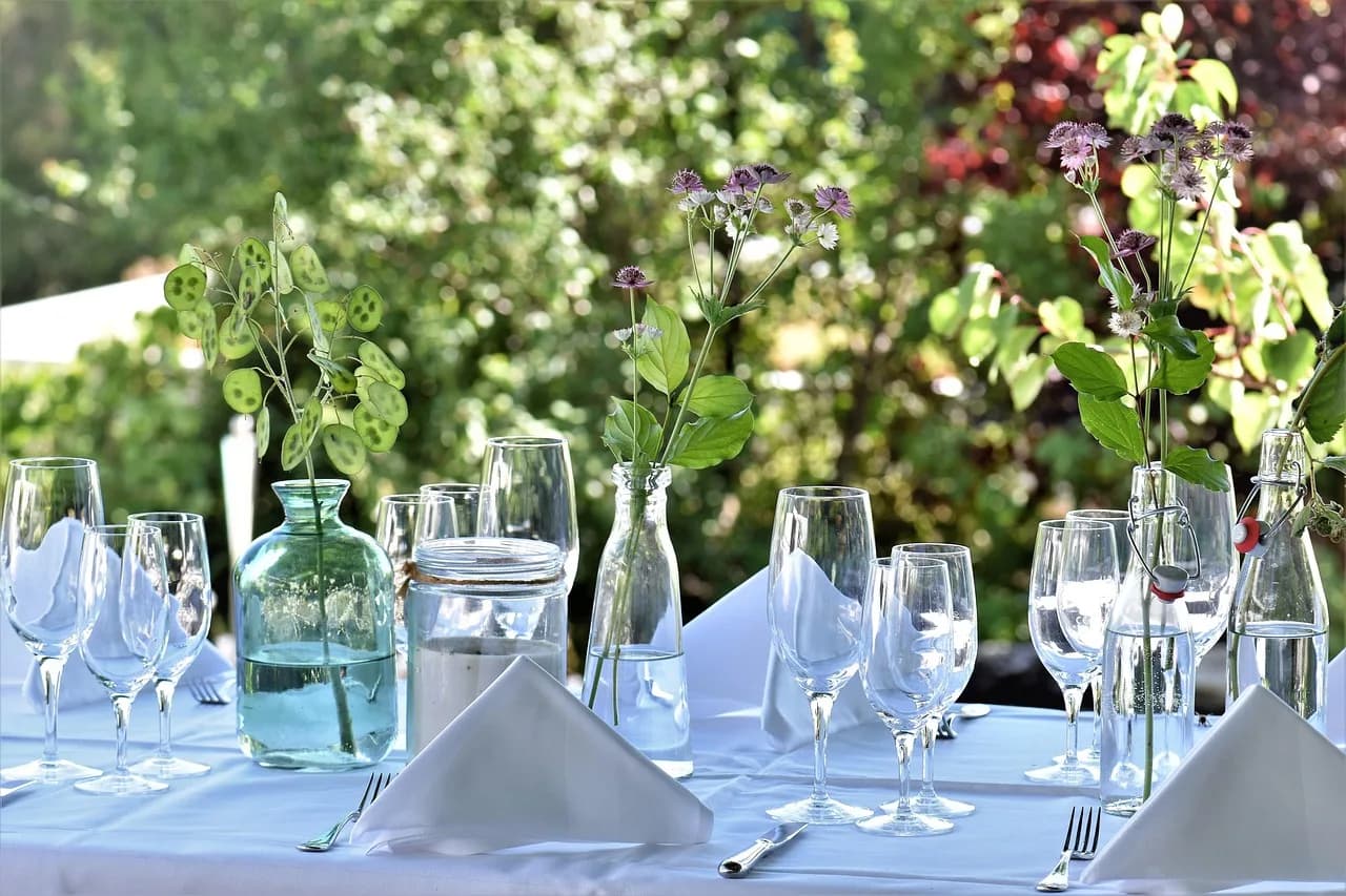 Elegant luxury event table with floral arrangements and candlelight